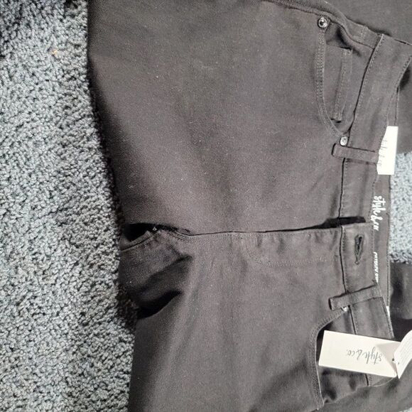 Style& Co Womens Black Skinny Leg Jeans Size 4 - Picture 6 of 9